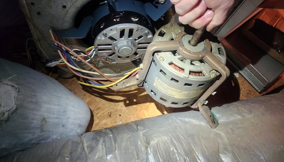 Tulsa heating and air technician at work